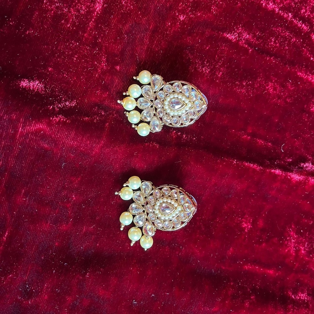 Jewellery - Picture 13 of 16